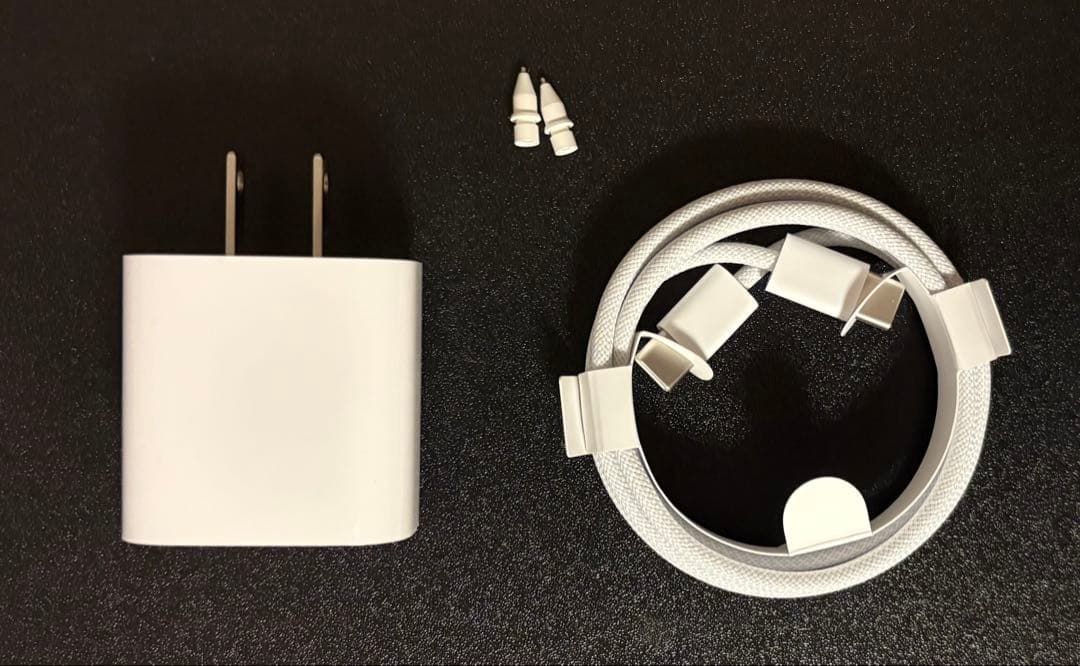 iPad Pro 12.9インチ 第6世代 （その他付属物複数付き、値下げok）