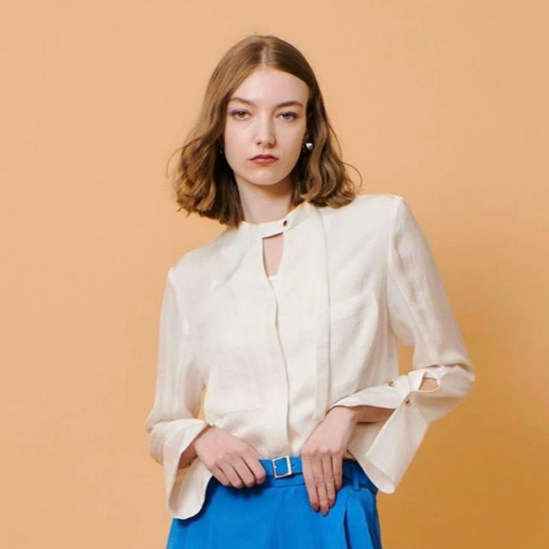 美品 allureville フリュイドオーバーラップブラウス