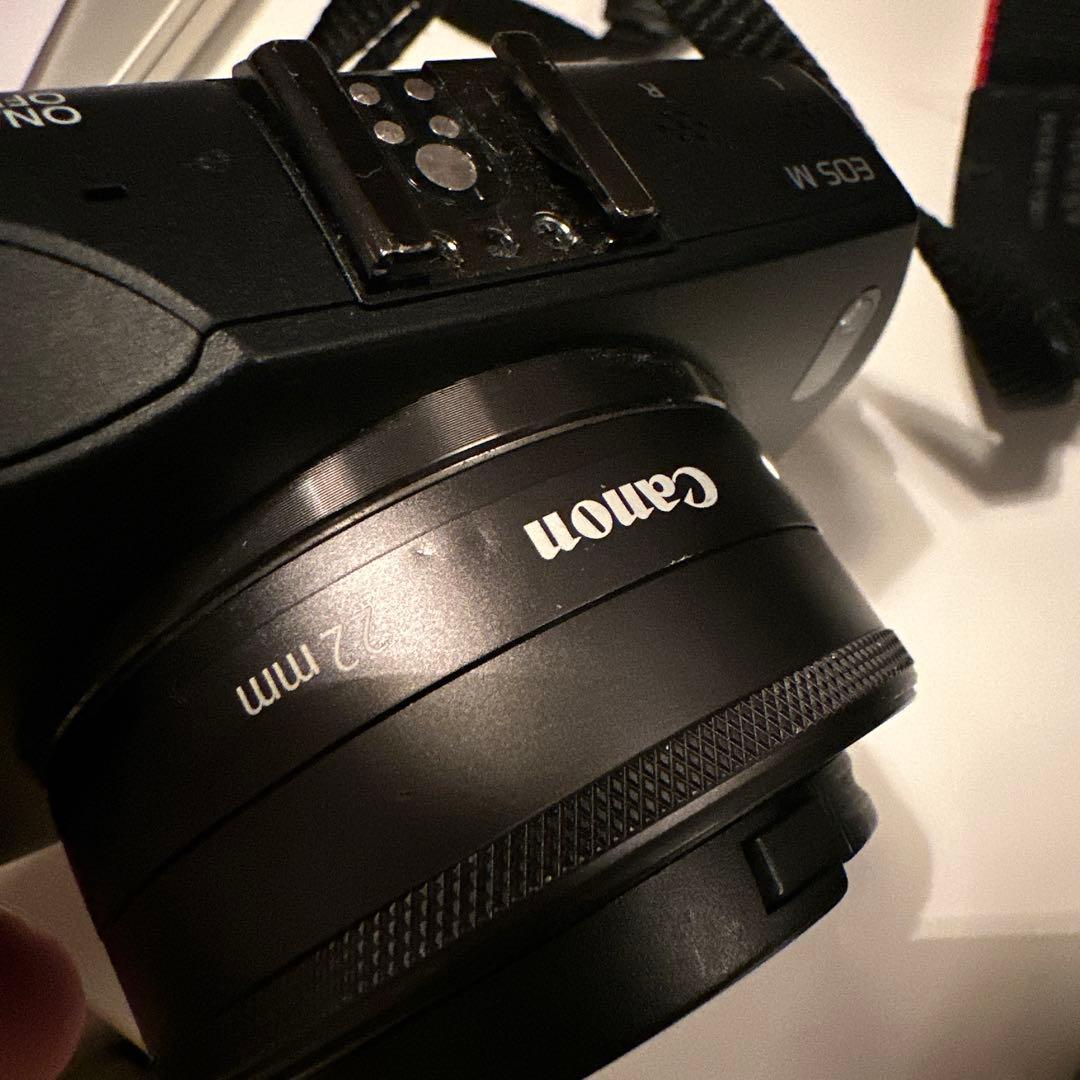 Canon EOS M ミラーレスカメラ Black / 22mm レンズ