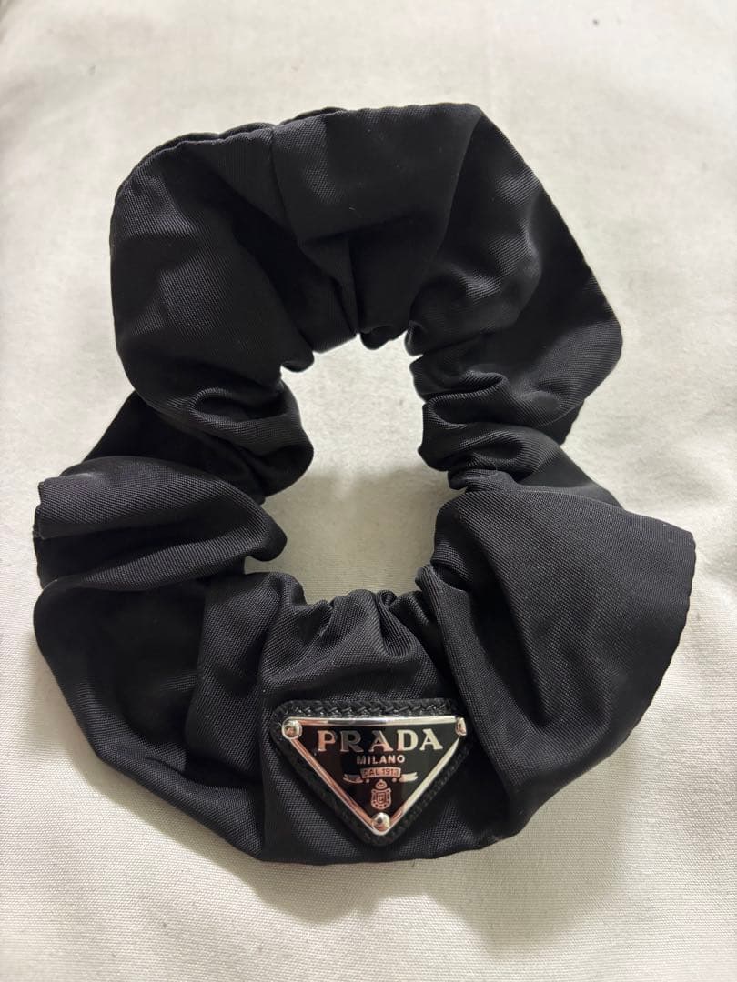 PRADA ブラック サテン シュシュ