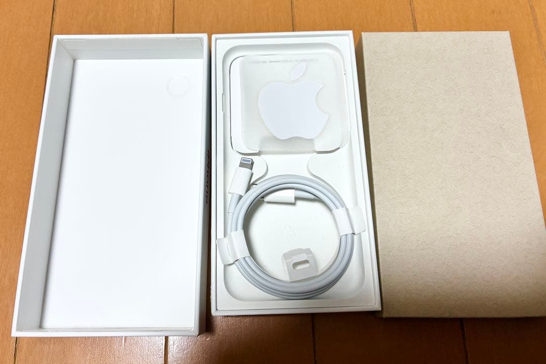 【新品未使用】iPhone SE（第3世代）256GB レッド｜純正箱・備品付き