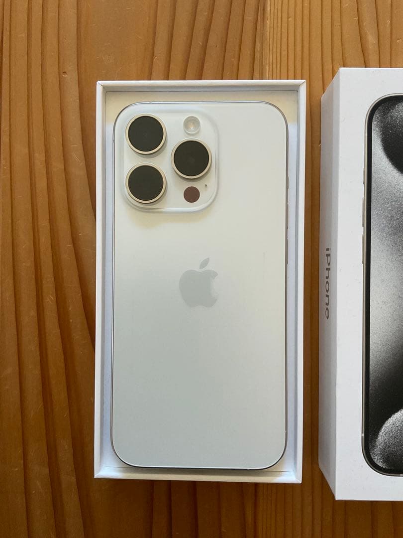 SIMフリー　iPhone15pro 256GB ホワイトチタニウム
