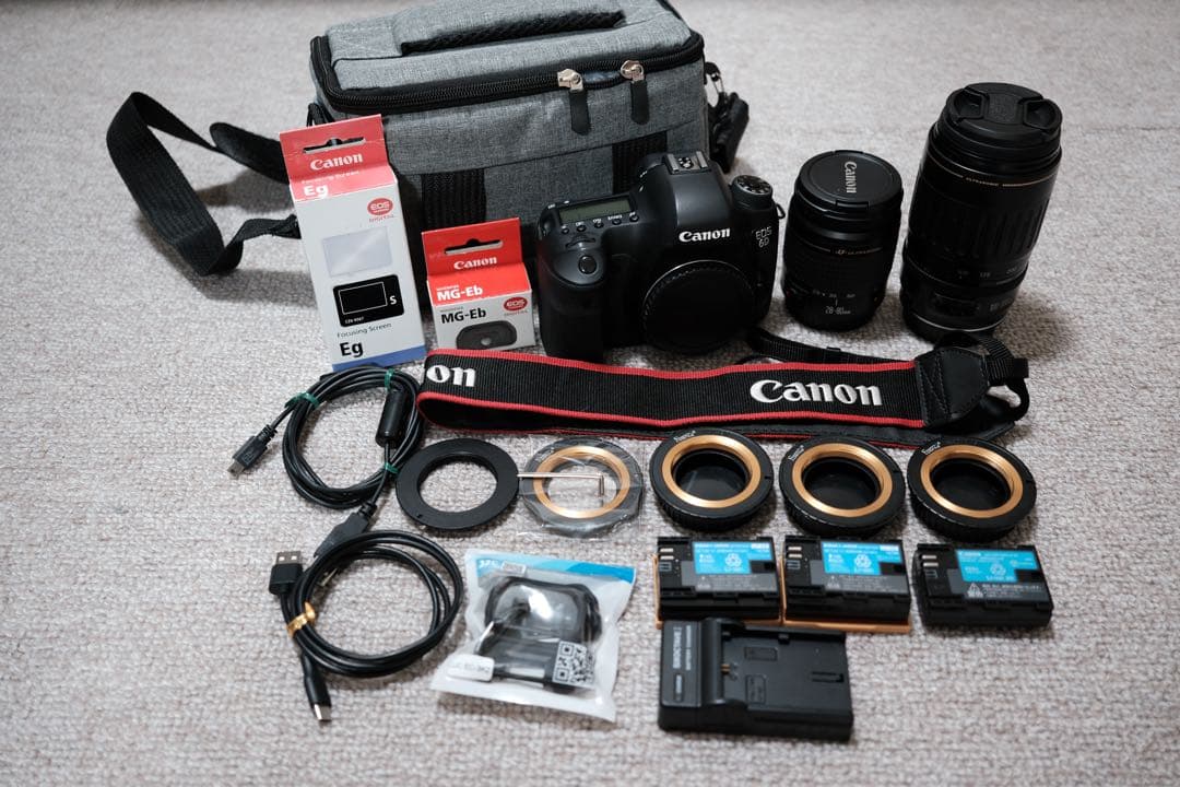 EOS 6D フルサイズ一眼レフ　付属品多数　オールドレンズ使用向き　追加品あり