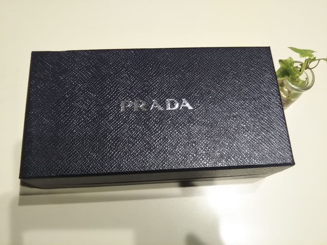 【期間限定】プラダ　スマートフォンケース