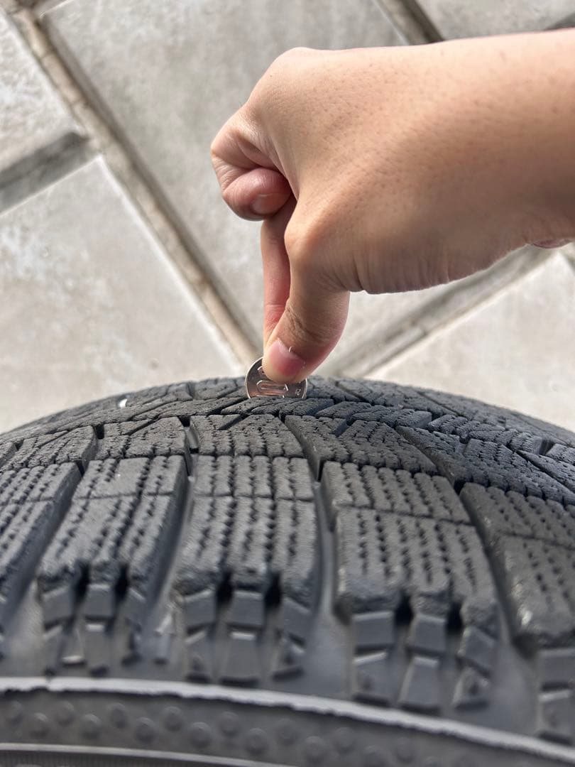 【送料込み】4本ホイール付きスタッドレスタイヤ225/45R/18インチ