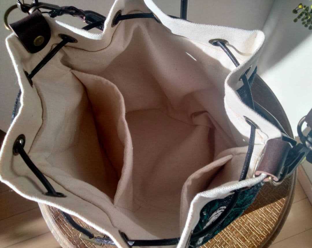 『丸みを帯びた2way巾着バッグ』(М) 　ミナペルホネン