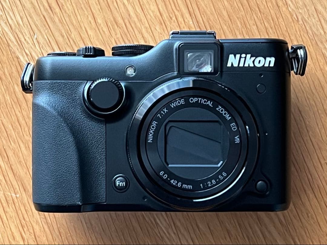 【Nikon COOLPIX P7100】コンパクトデジタルカメラ