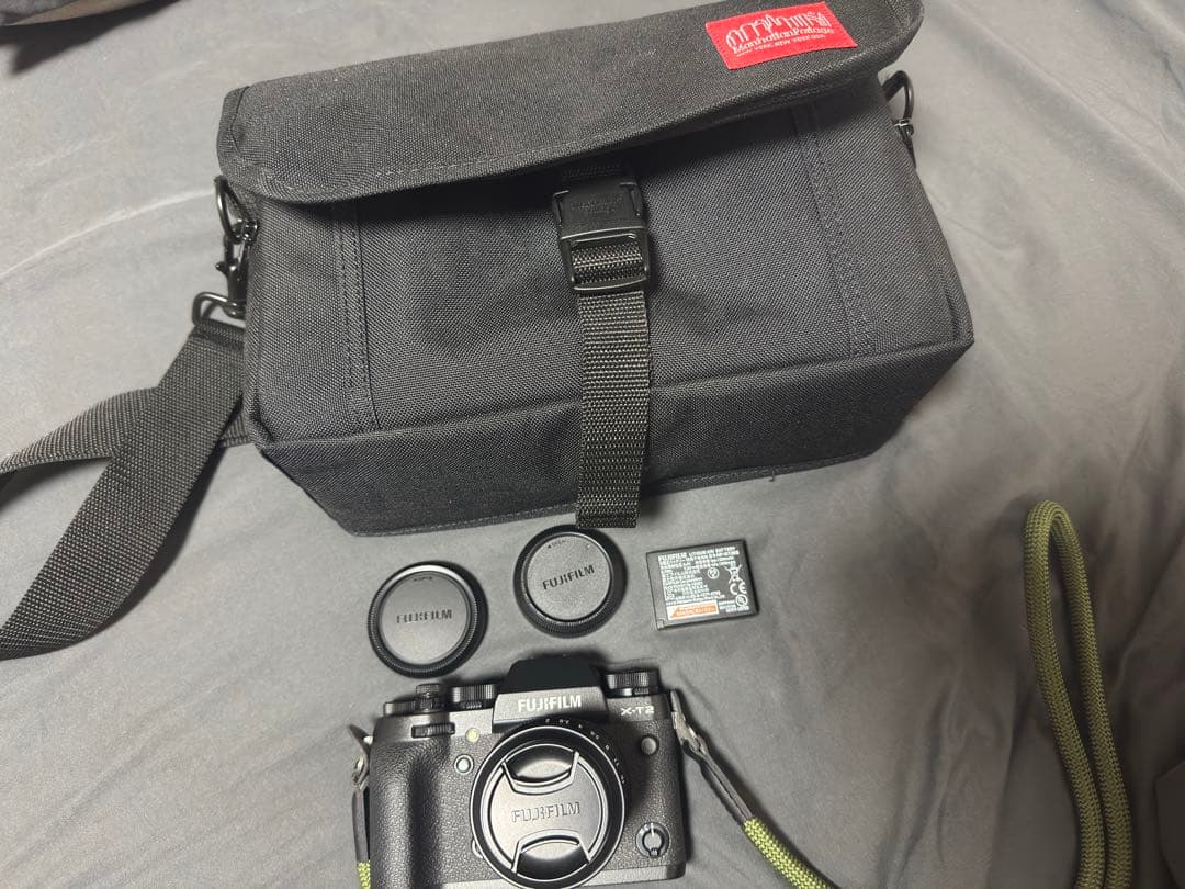 Fujifilm X-T2 ミラーレス一眼 (レンズ、ケース付き)