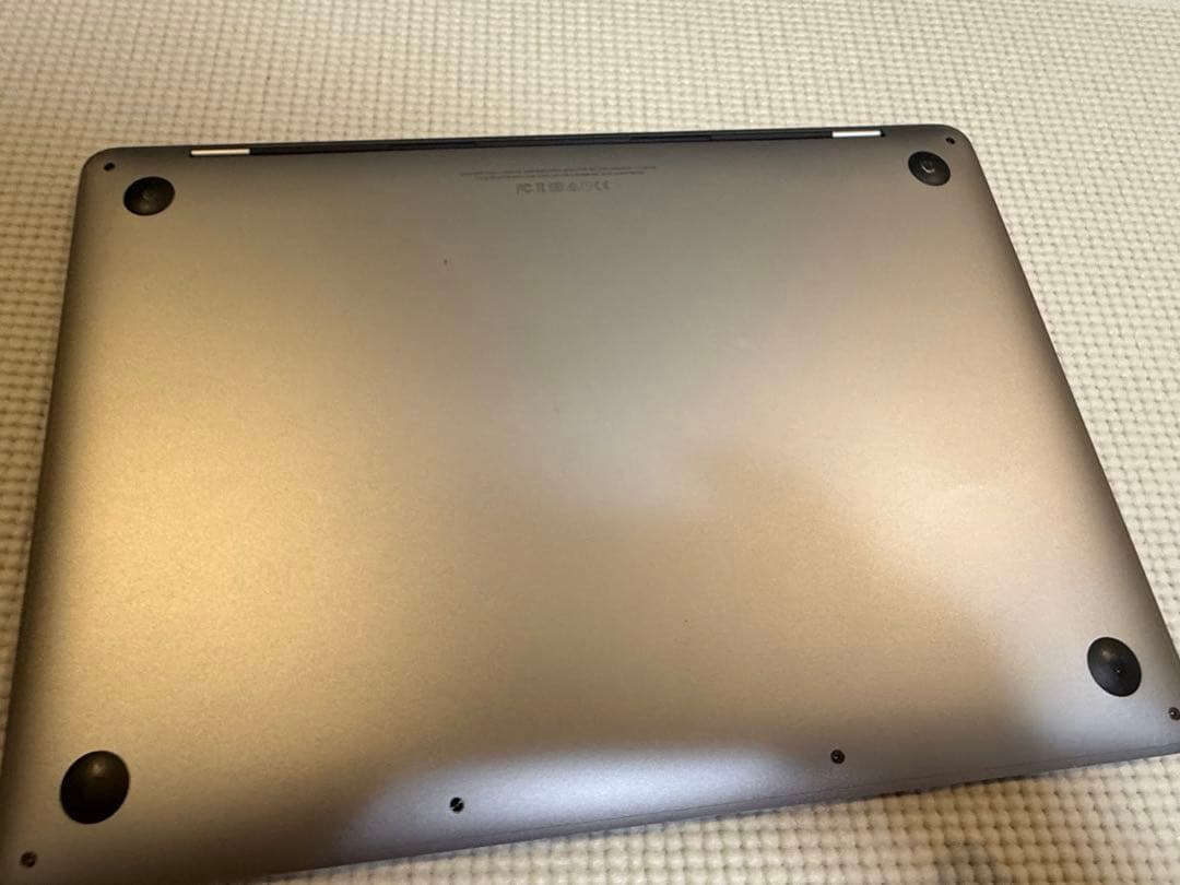 Apple MacBook pro本体 画面不良 小傷あり