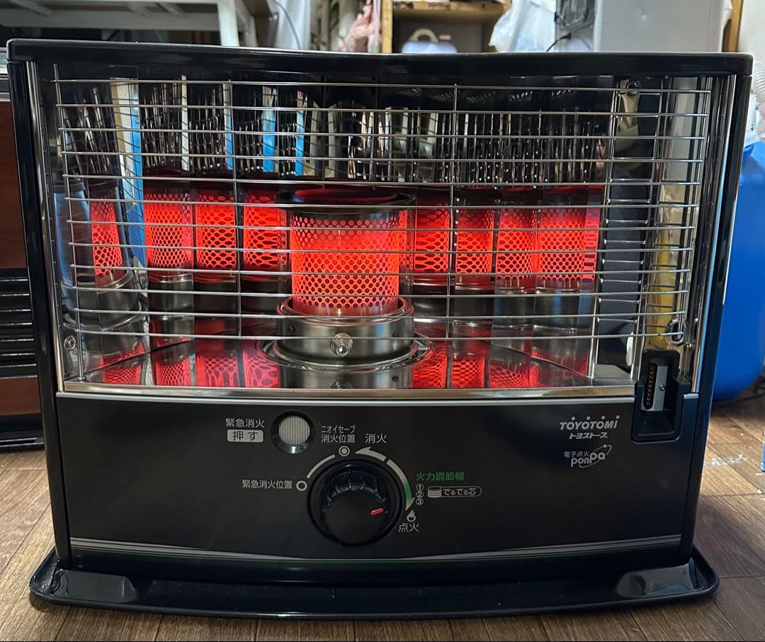 新品に近い美品　トヨトミ 石油ストーブ NT-W290 B 電子点火 8/11畳