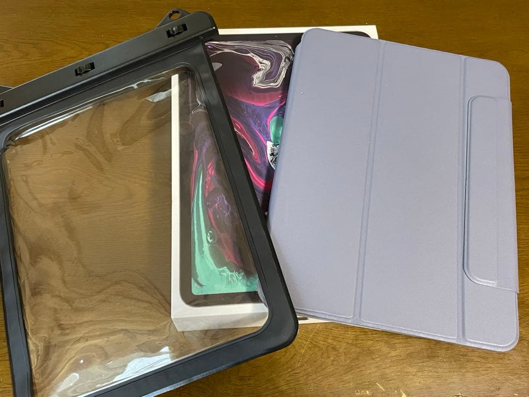 iPad Pro 11 256 SIMフリー第一世代　本体　美品　おまけ付き