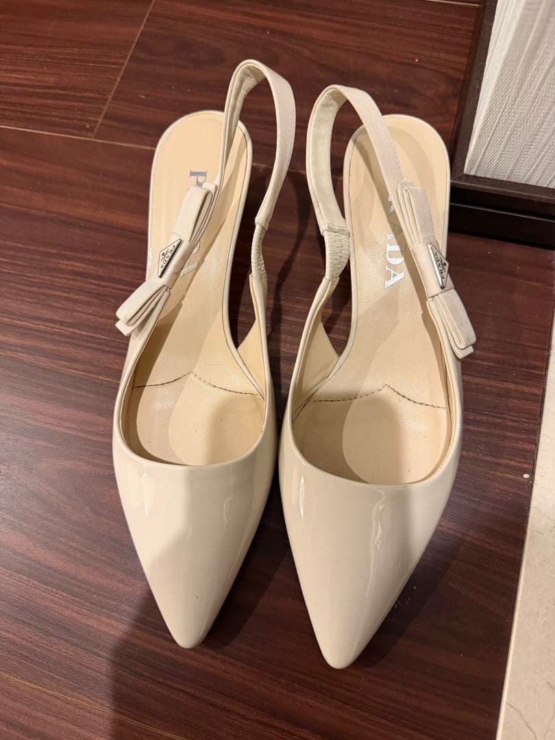 PRADA ベージュ ポインテッドトゥ ヒール 35.5