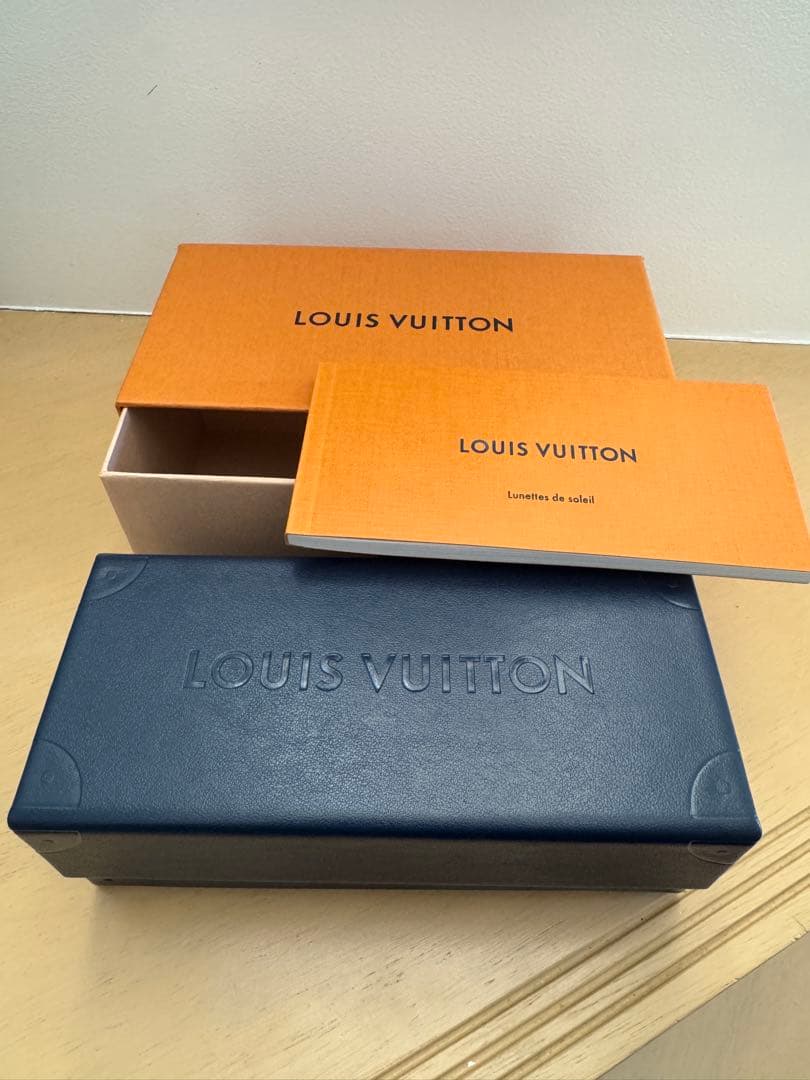 LOUIS VUITTON ブラック サングラス