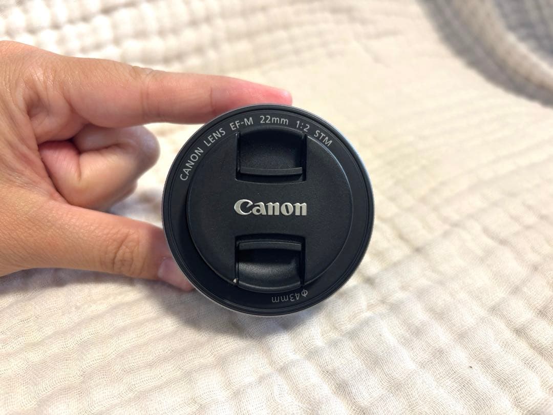 【美品】Canon ミラーレス一眼カメラ EOS M100 ＋単焦点レンズ