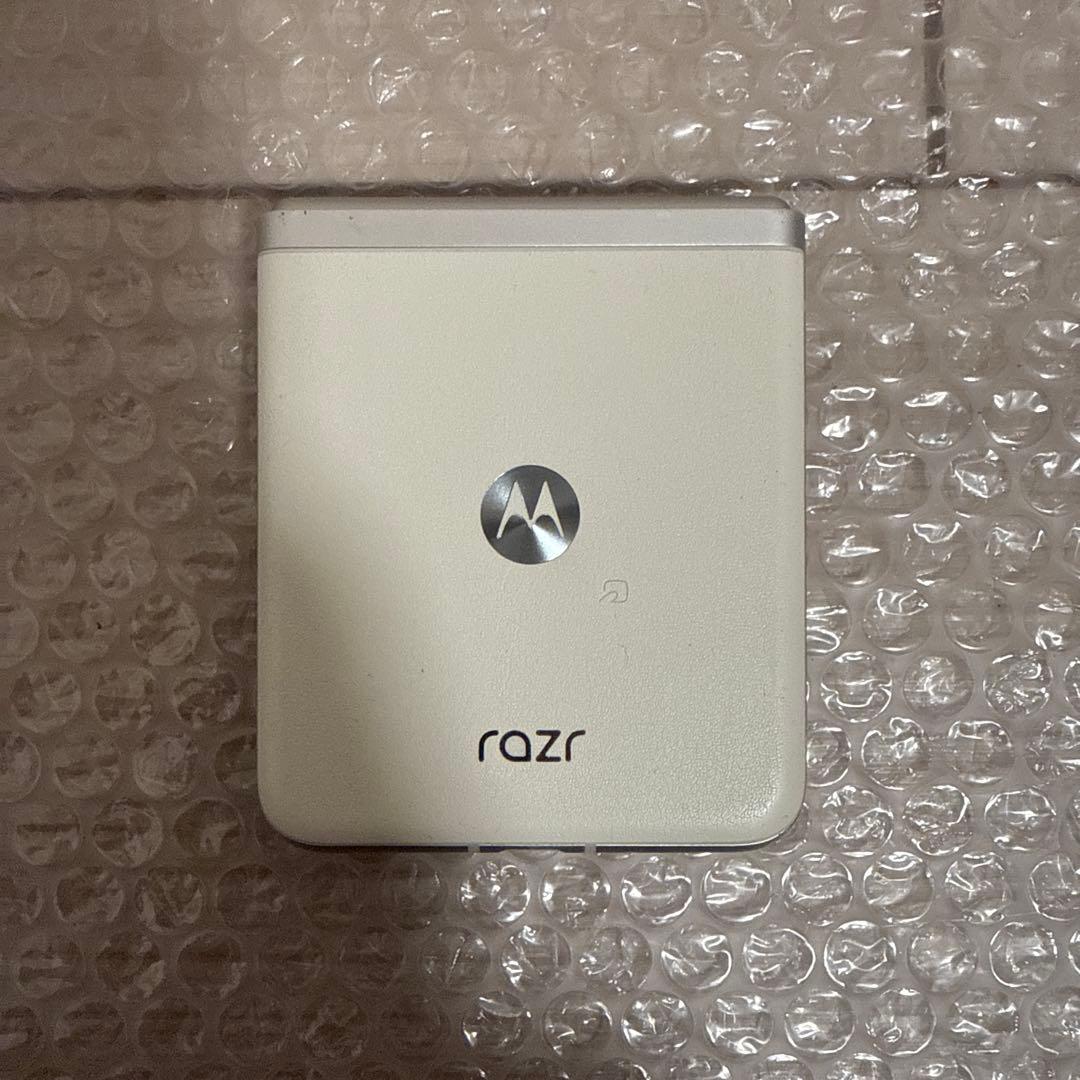 スマートフォン　motorola razr40 256GB