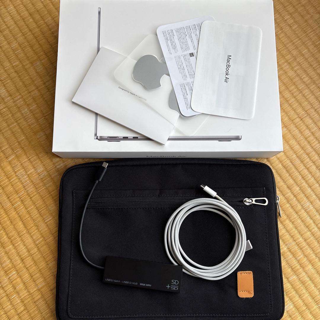 美品Apple MacBook Air M2 8GB 256GB ハブ・ケース付