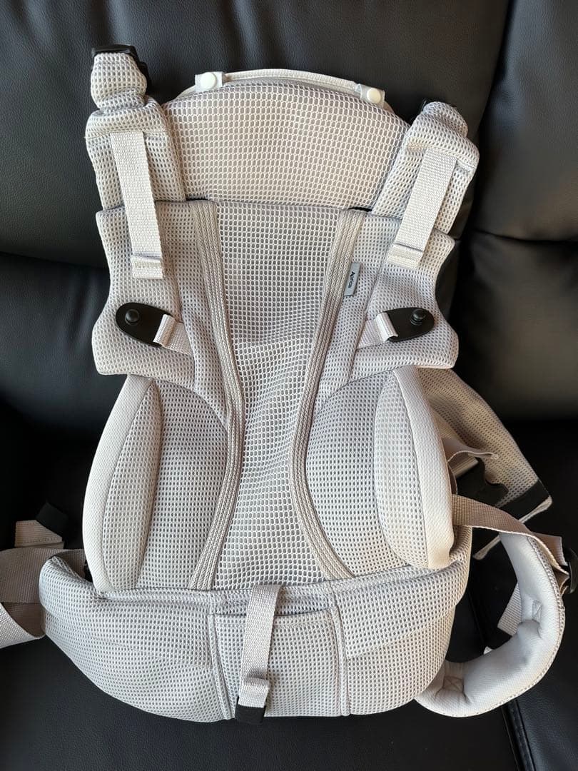 ほぼ新品試着のみ Aprica アップリカ ラクリス 抱っこ紐 ホワイトアッシュ