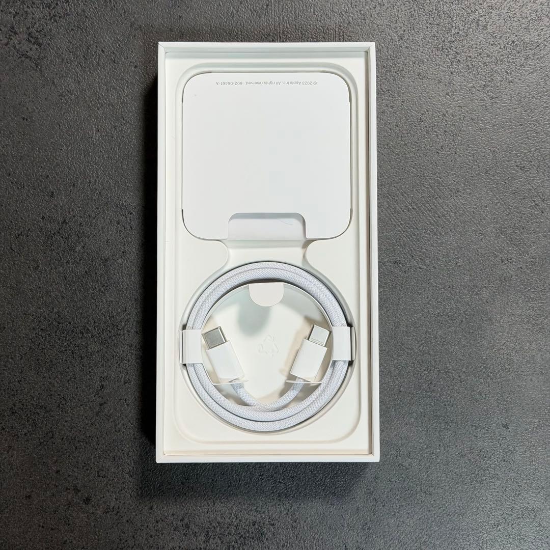 Apple iPhone 15 Pro 256GB ホワイトチタニウム　本体