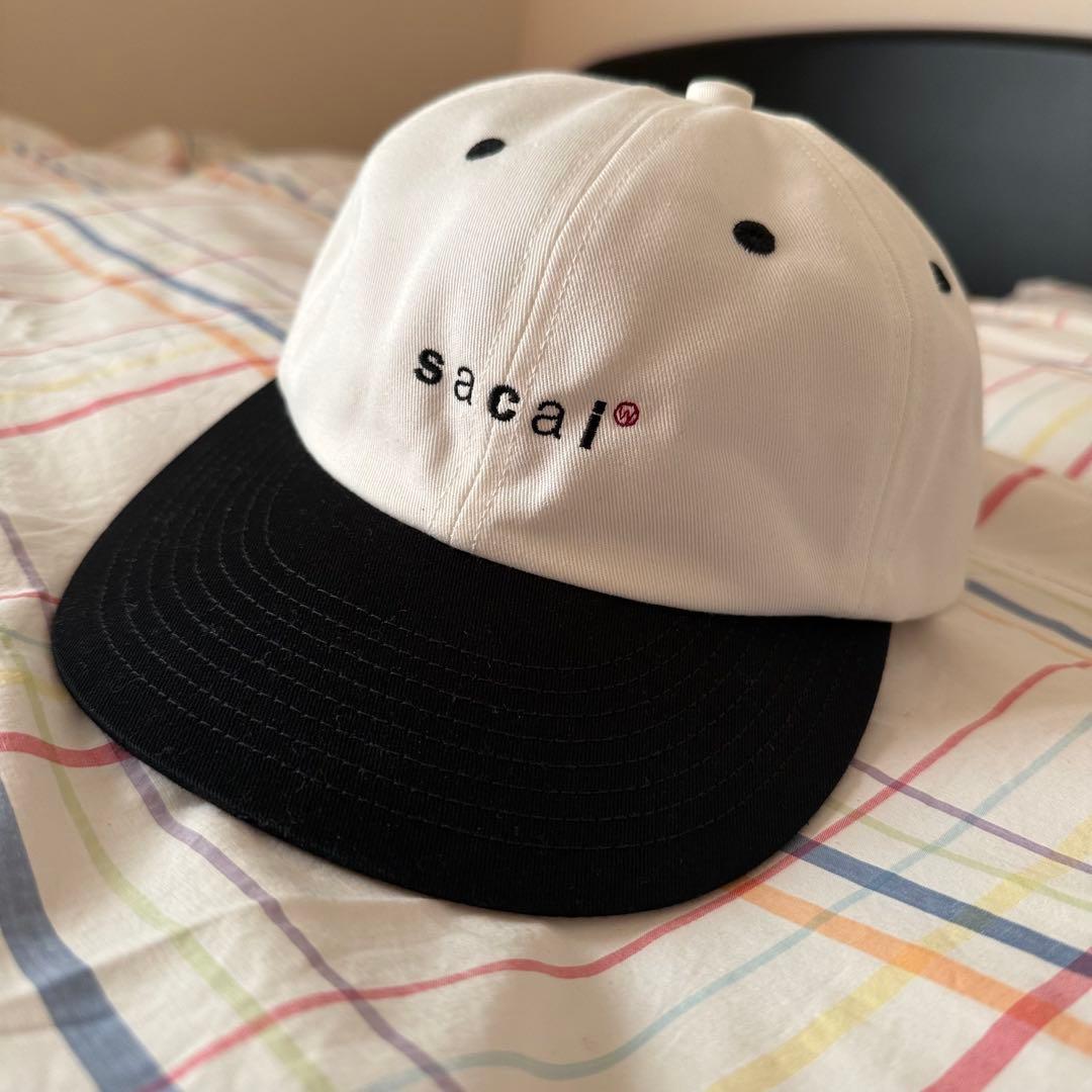 sacai x WTAPS ベースボールキャップ ホワイト/ブラック