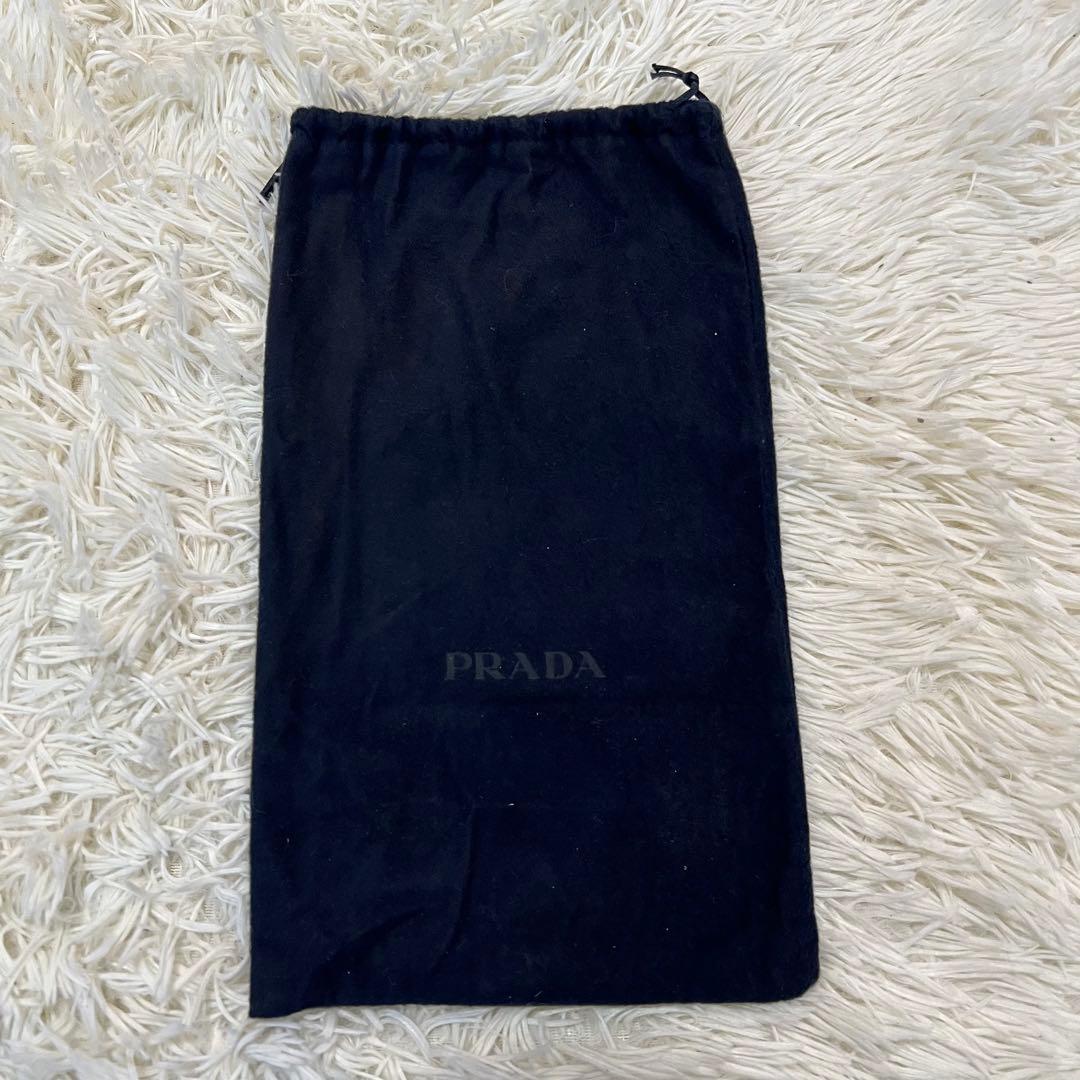 【未使用に近い】プラダ ボディバッグ 三角ロゴ ナイロン 黒 クロスボディ