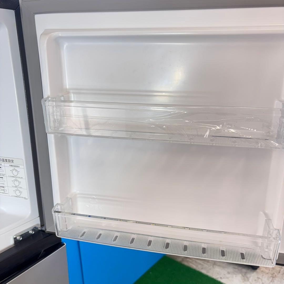 731 中型冷蔵庫　2024年製　小型　一人暮らし　右開き　2ドア　1〜2人向け