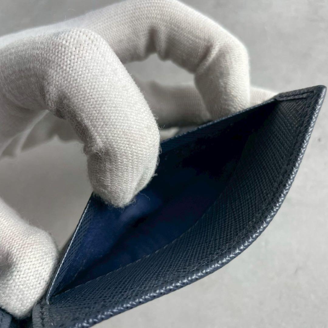 【美品】プラダ マネークリップ 財布 三角ロゴ サフィアーノ レザー 紺色