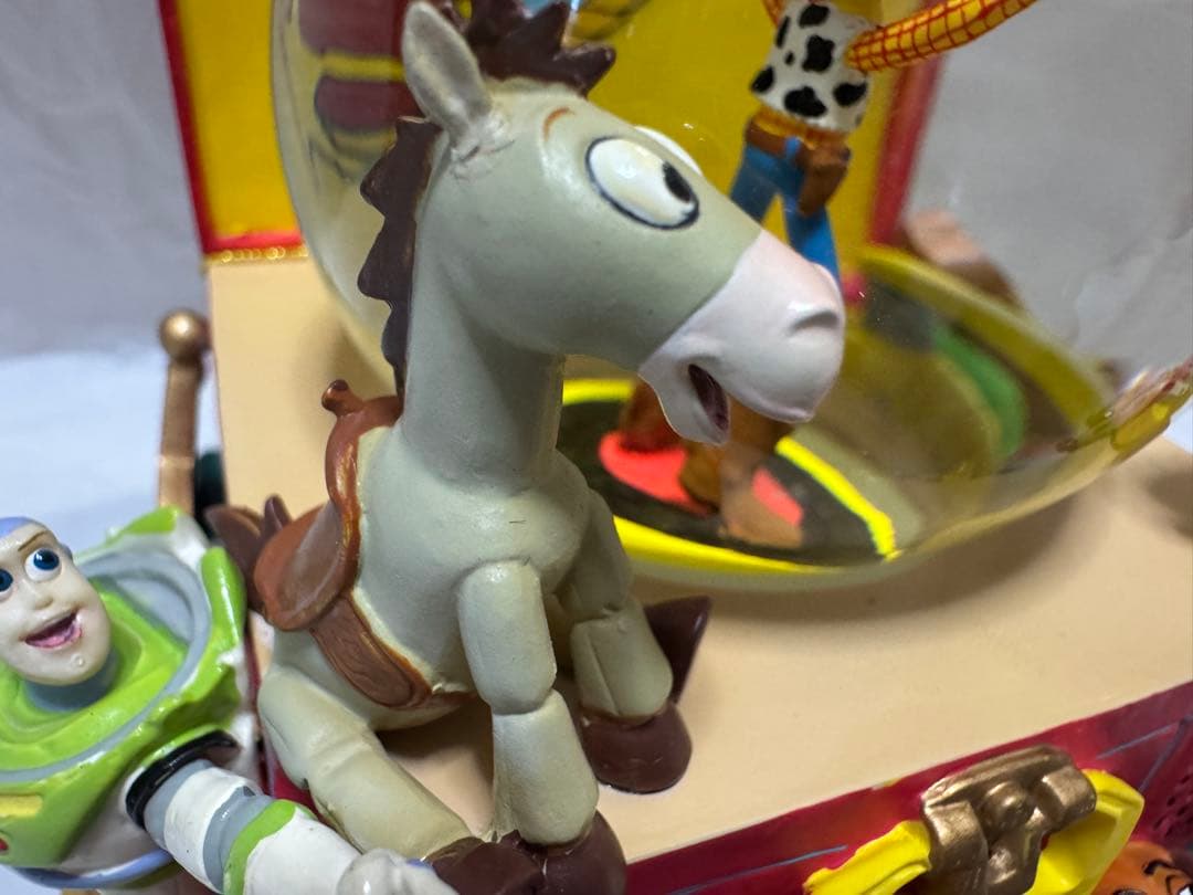 ディズニーストア トイストーリー2 オルゴール付きスノーグローブ