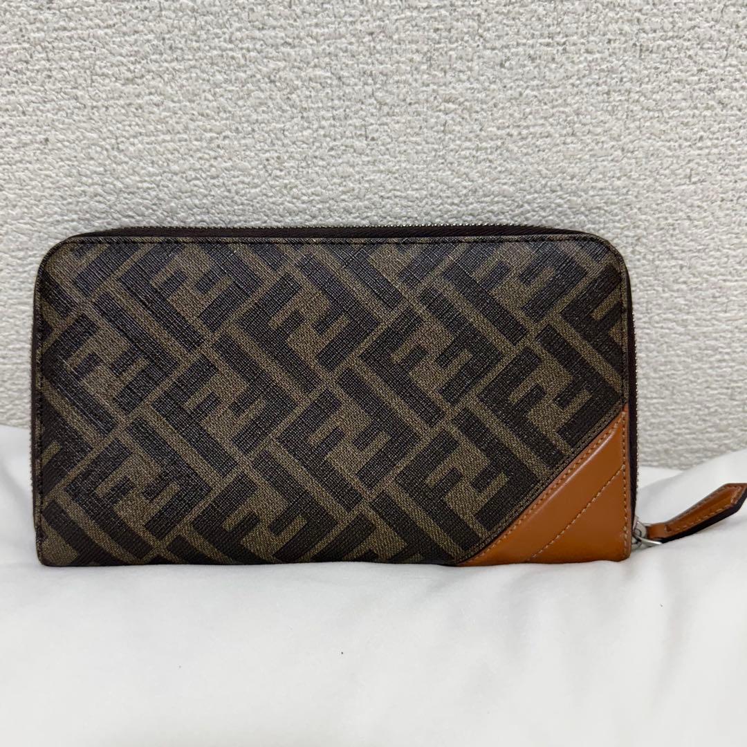 【残り1点】 超美品✨ FENDI フェンディ ズッカ柄 トラベルウォレット