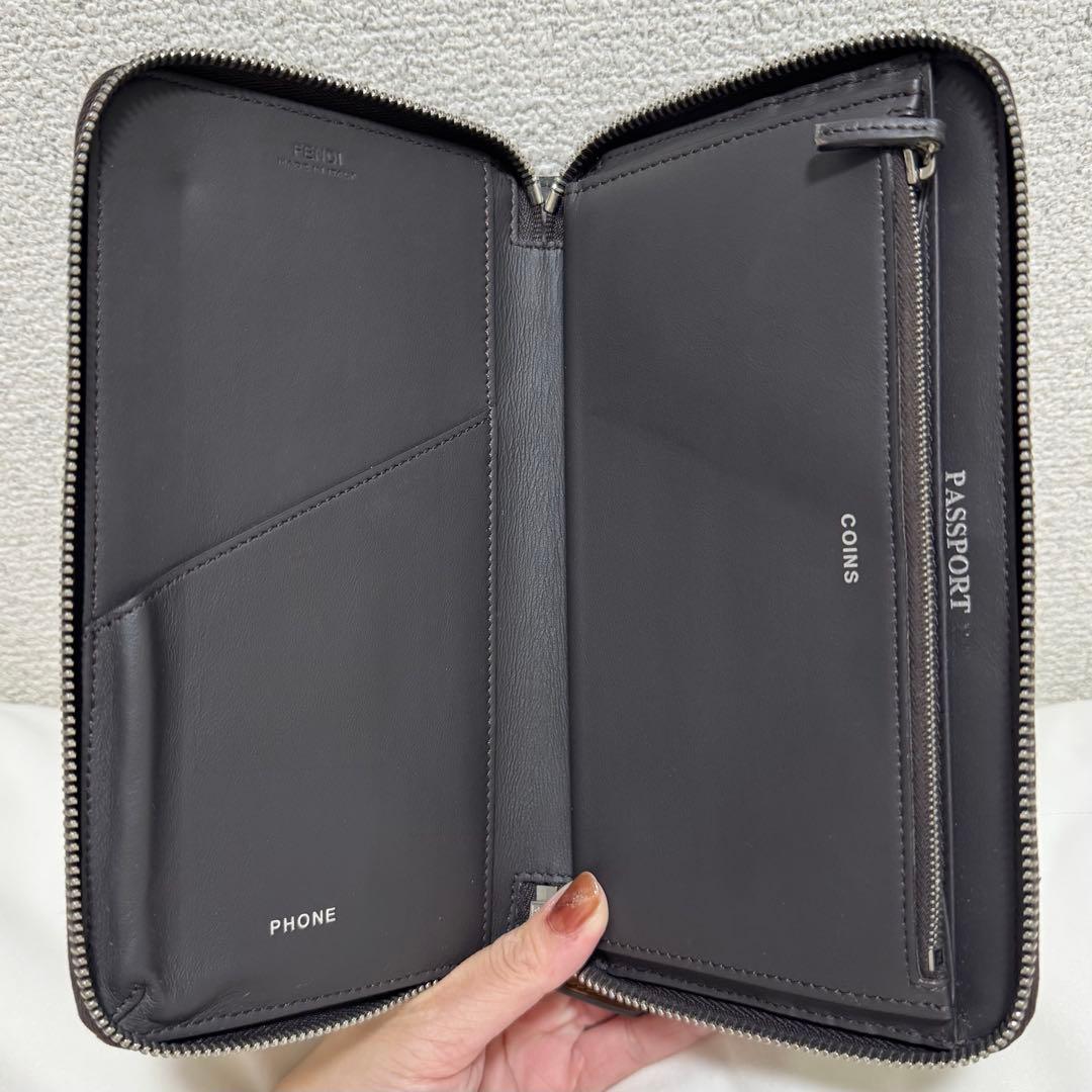 【残り1点】 超美品✨ FENDI フェンディ ズッカ柄 トラベルウォレット