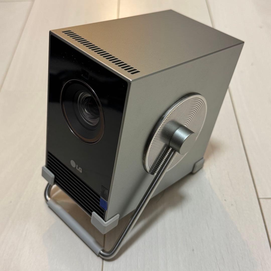 LG CineBeam Q 4KHDRレーザープロジェクター HU710PB