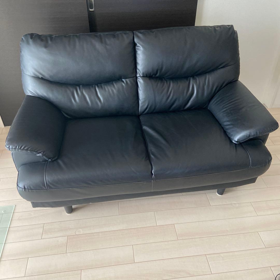 ブラック合成皮革2人掛けソファ