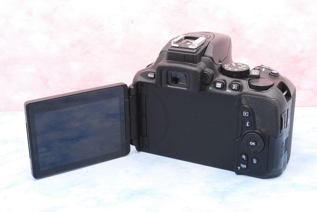 Nikon D5600☆一眼レフカメラ☆手ぶれ補正Wレンズ☆Wi-Fi♪