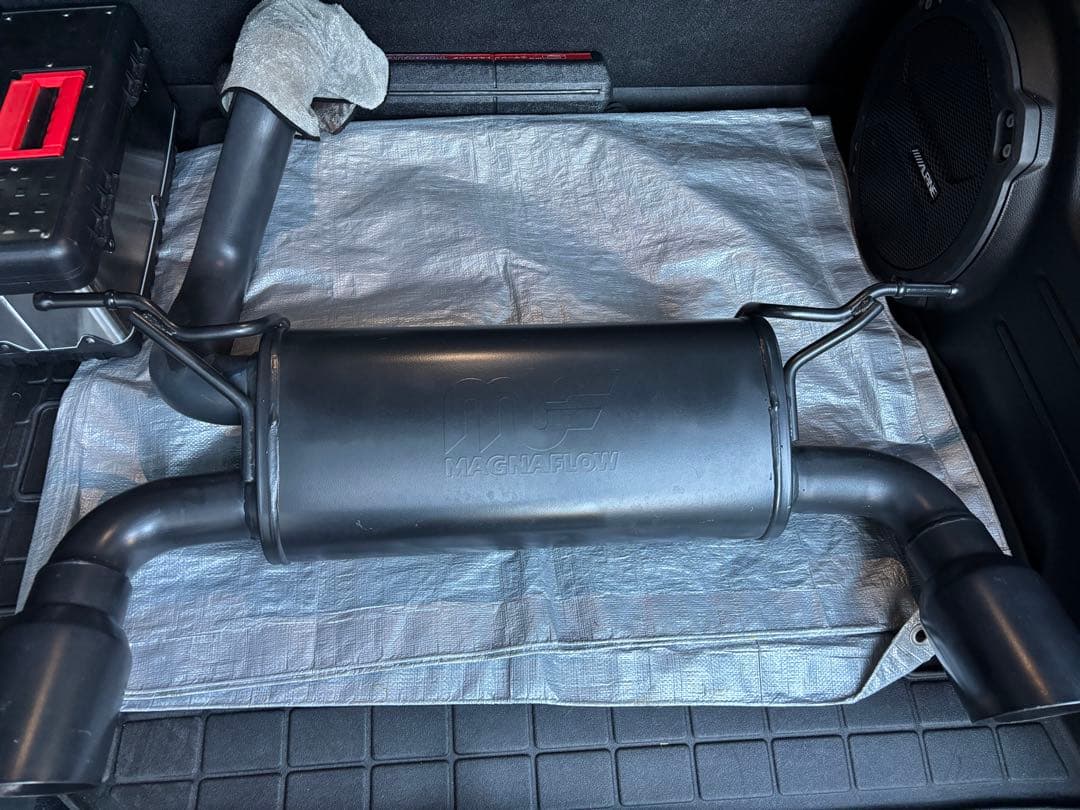 MAGNAFLOW マフラー ブラック仕上げ　JLラングラー　中古