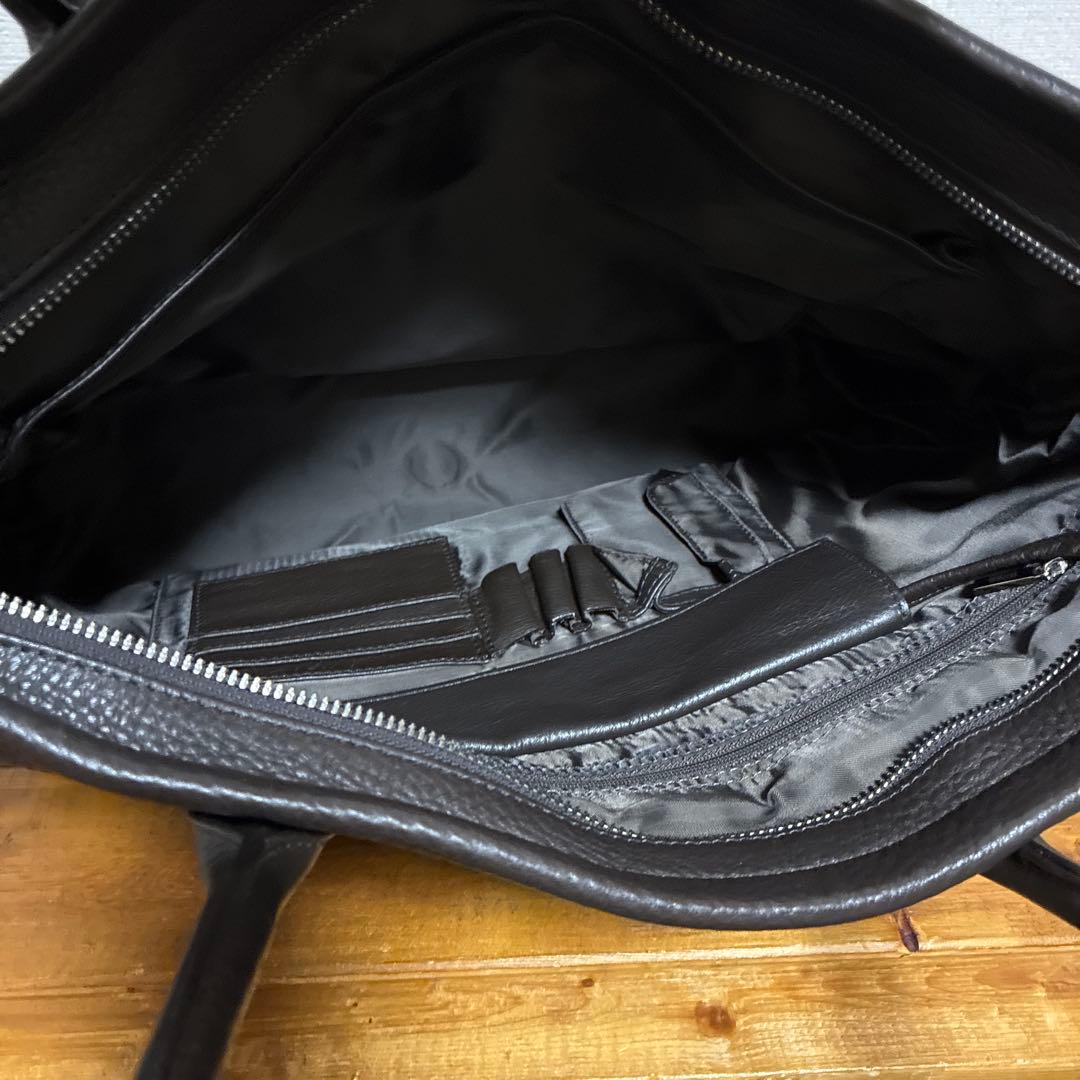 BREE ブリー A4収納 肩掛け可　ビジネスバッグ トートバッグ レザー 本革