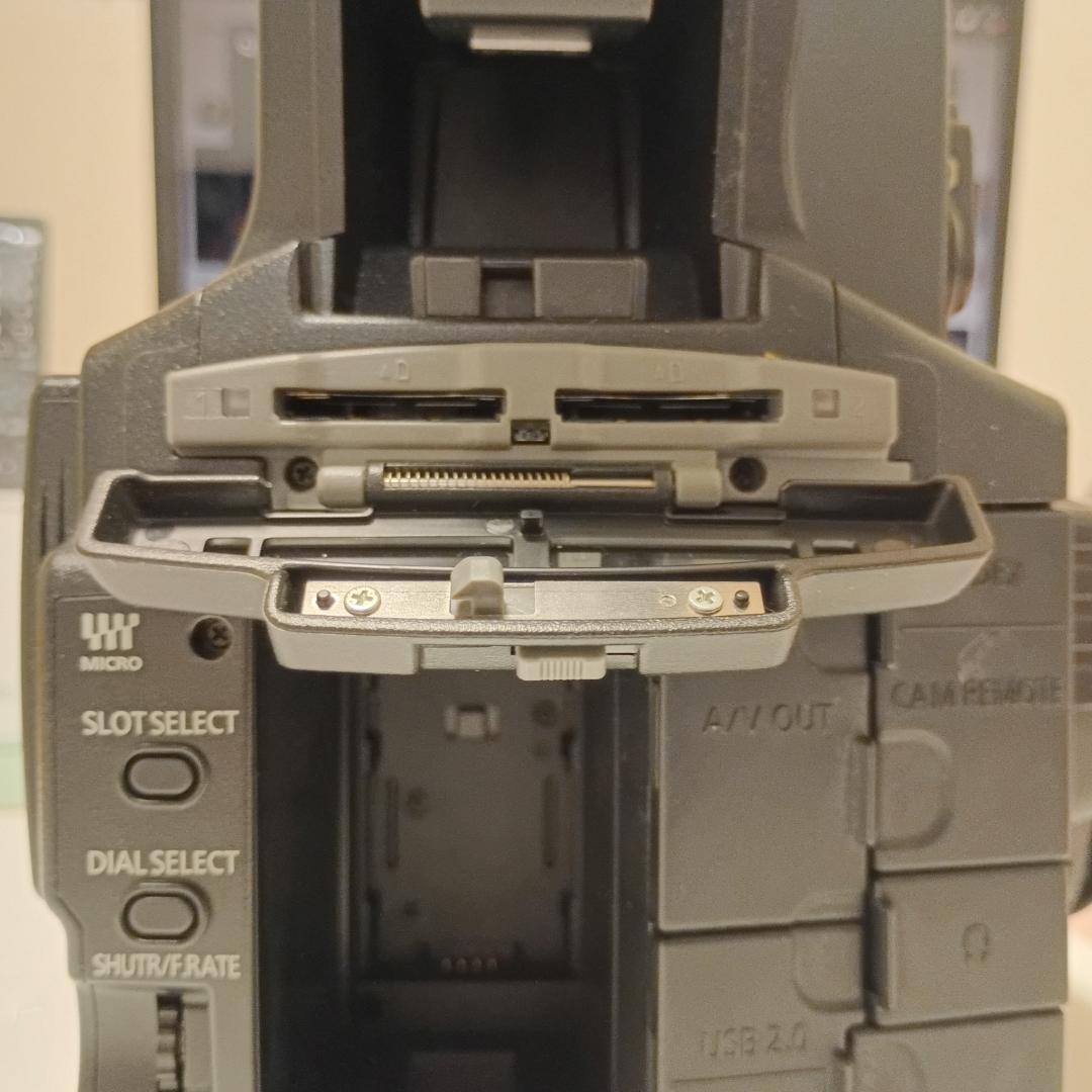 ビデオカメラ [210HoursOfUse]No Scratches or Dirt.