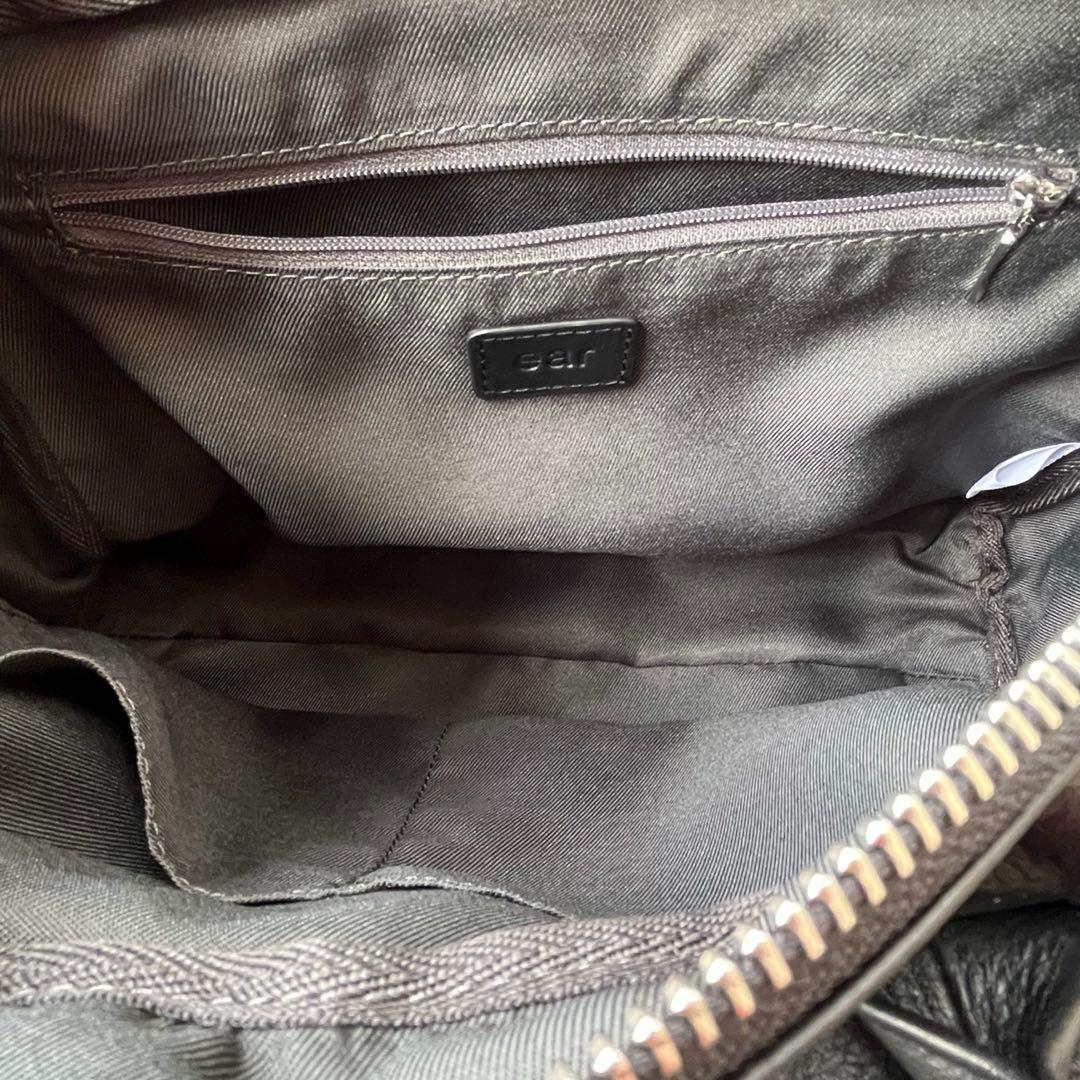 イアパピヨネ 本革 ショルダー付き 2way エンボスボストンバッグ ブラック