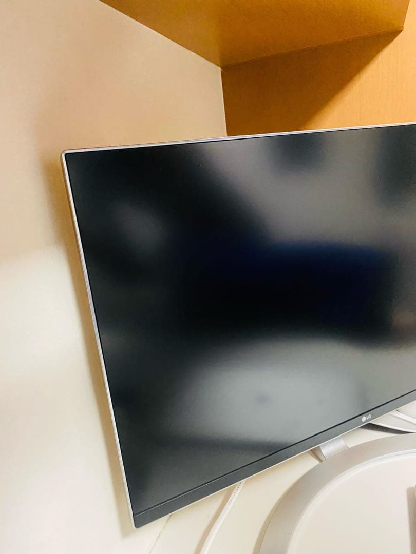 LG 27UD68-W ディスプレイ