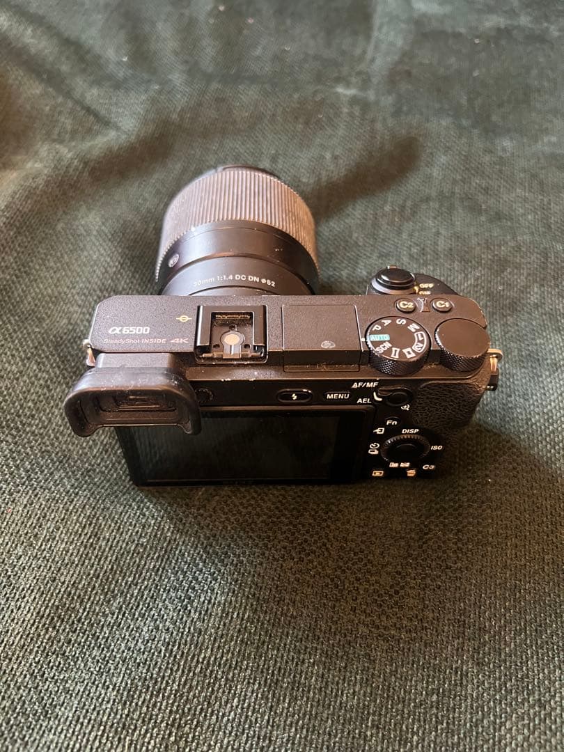 Sony α6500ミラーレス一眼カメラ本体+SIGMA 30mm単焦点レンズ
