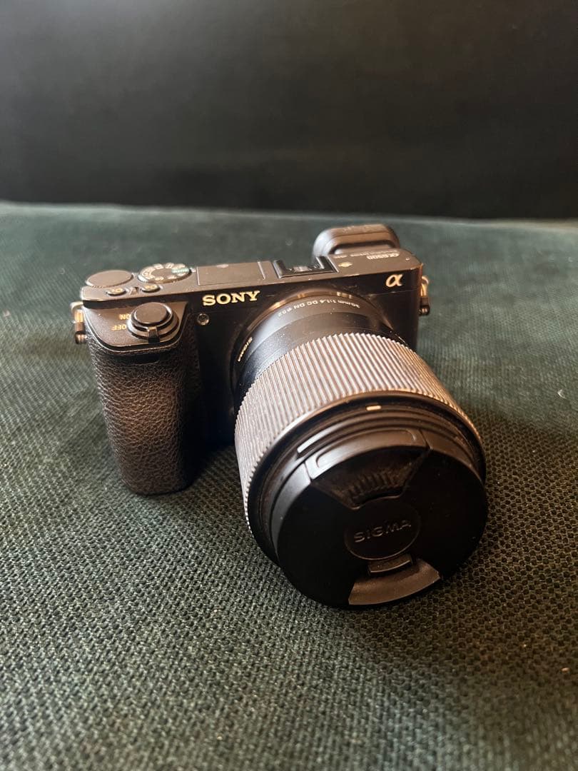 Sony α6500ミラーレス一眼カメラ本体+SIGMA 30mm単焦点レンズ