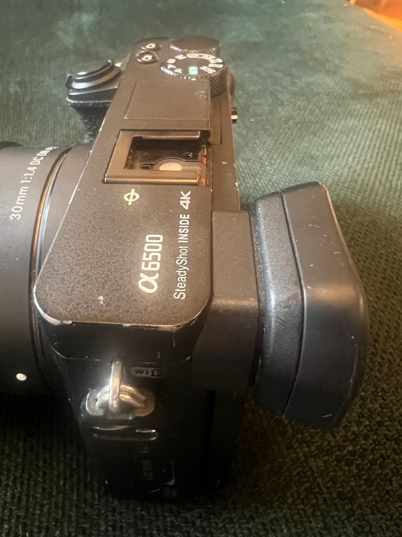 Sony α6500ミラーレス一眼カメラ本体+SIGMA 30mm単焦点レンズ