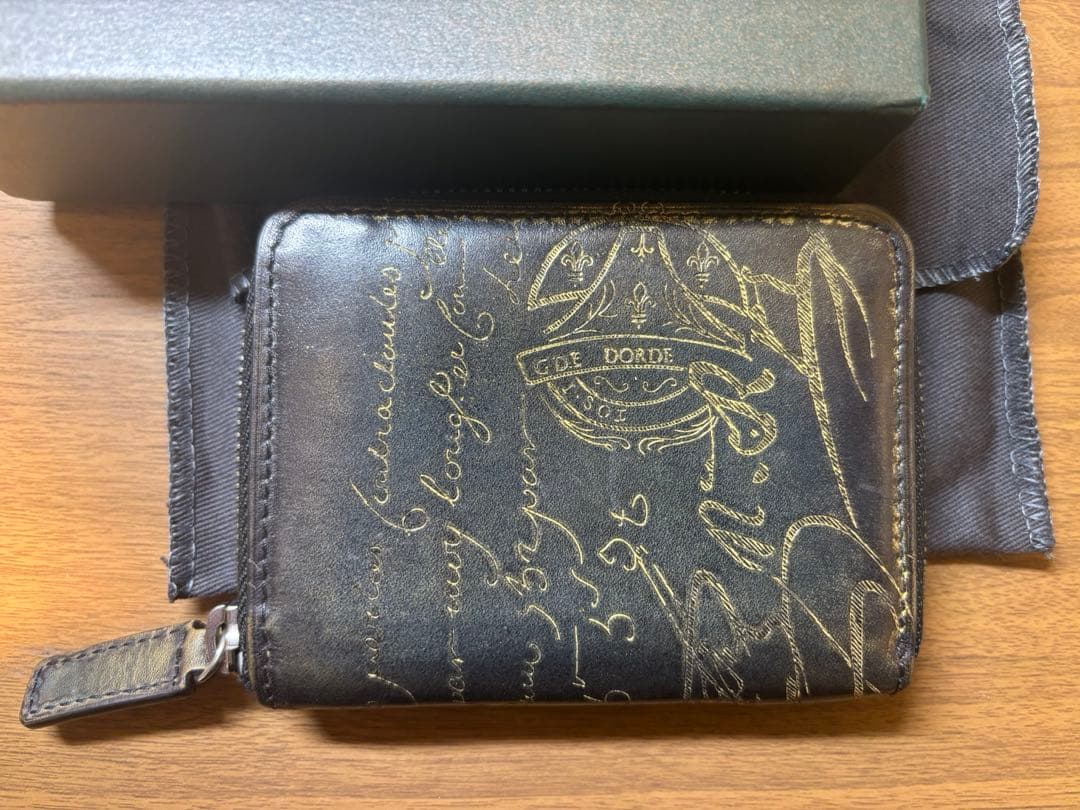 ベルルッティ ワパ カリグラフィ ゴールデンパティーヌ ケース