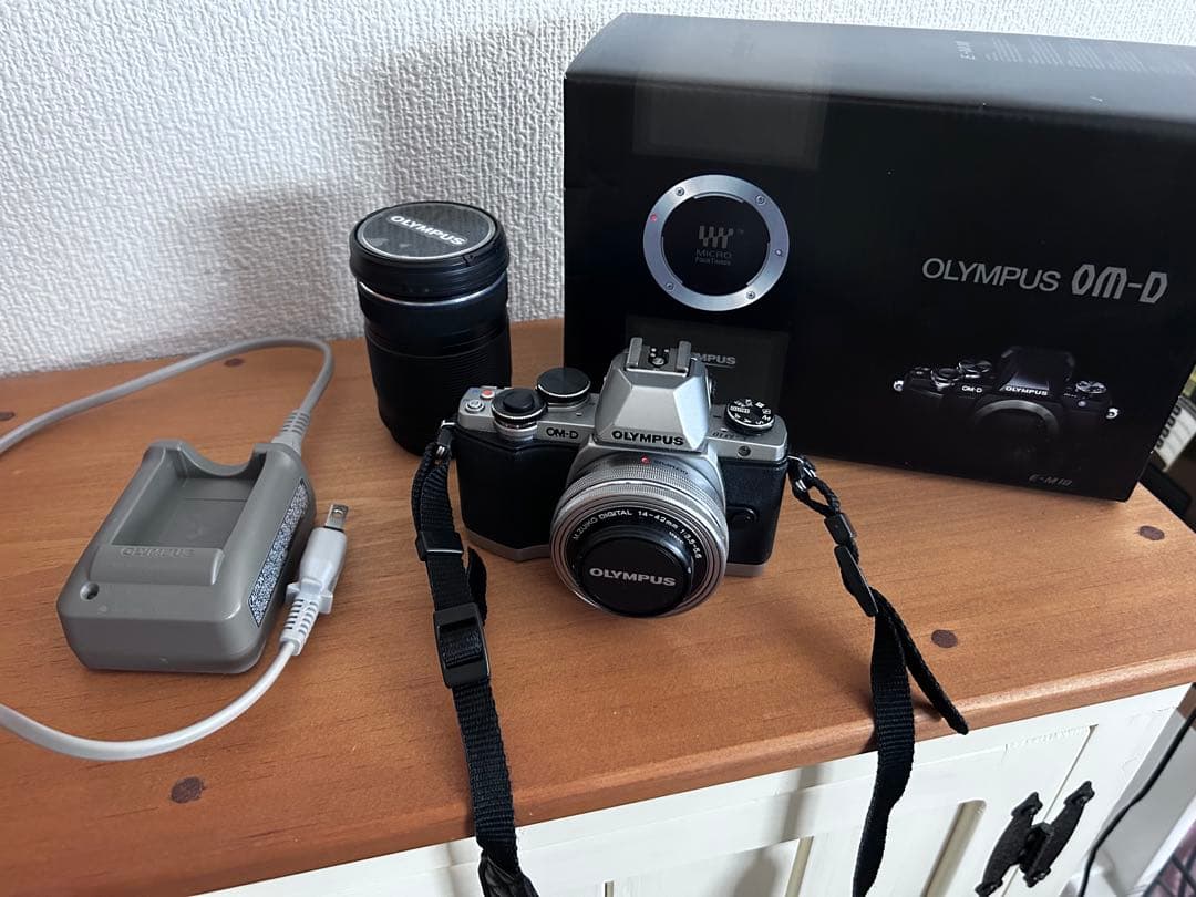OLYMPUS OM-D E-M10 ズームレンズ＋標準レンズ ミラーレス一眼