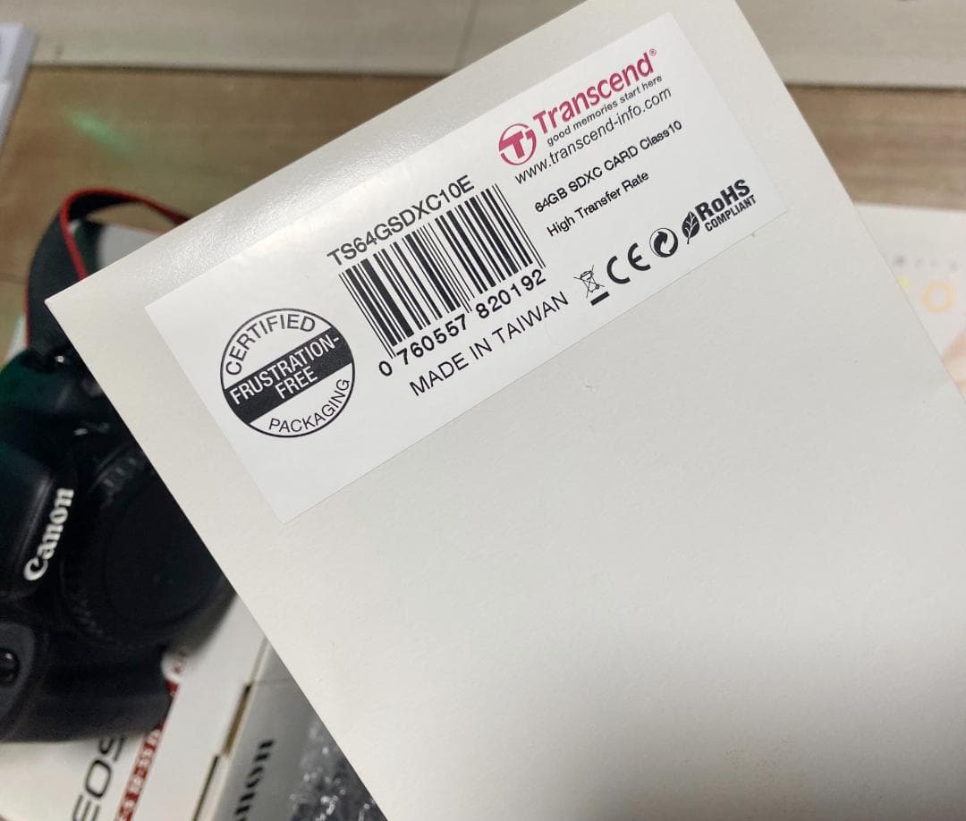 キヤノン　Canon EOS Kiss X7 ダブルズームキット　一眼レフカメラ