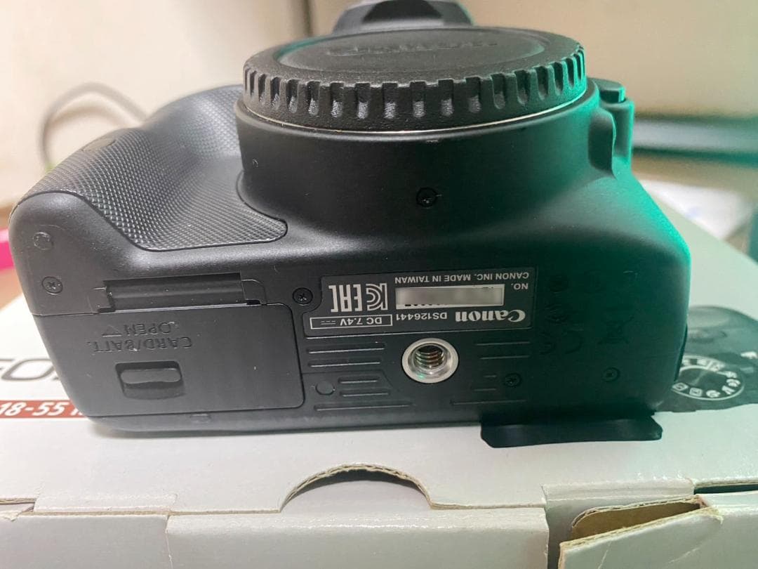 キヤノン　Canon EOS Kiss X7 ダブルズームキット　一眼レフカメラ