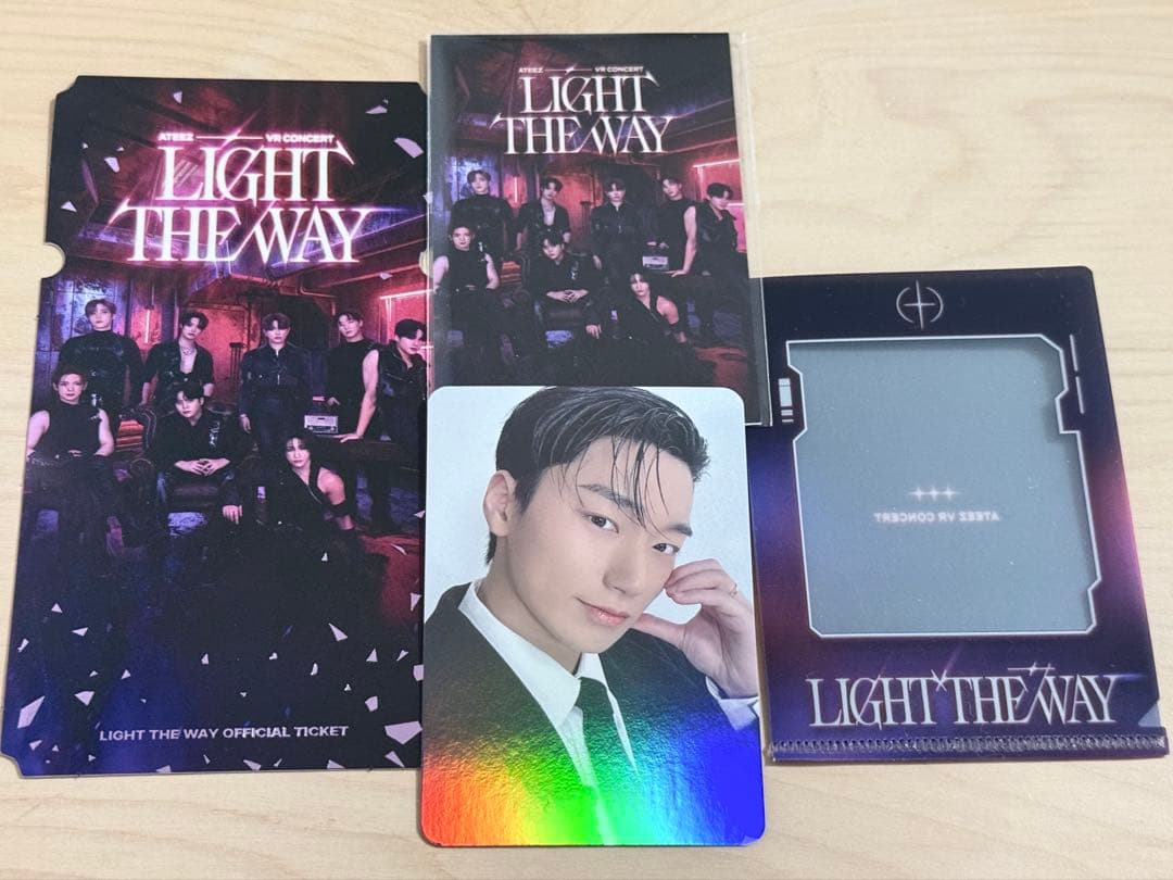 サン トレカATEEZ VR ホロ トレカ