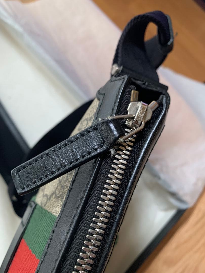 ライラ! Gucci GGパターン メッセンジャーバッグ