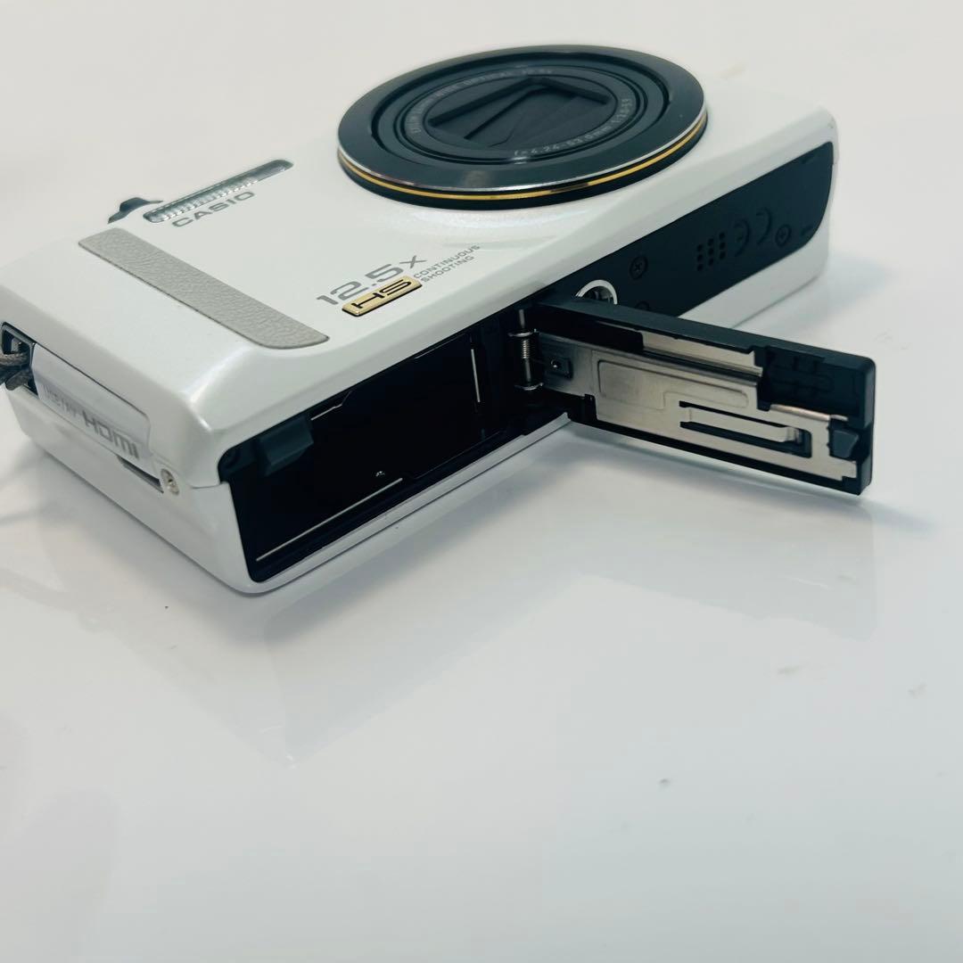 美品！CASIO EX-ZR200 コンパクトデジタルカメラ