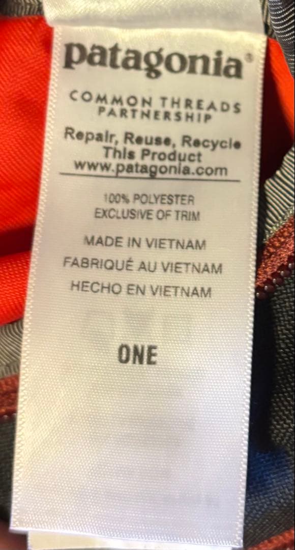 Patagonia ボストンバッグ ブラック/レッド