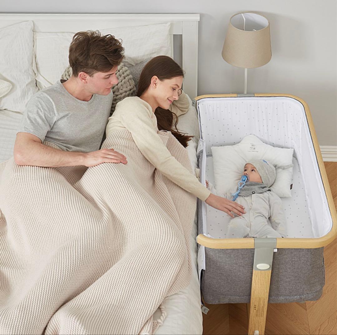 【新品】折り畳みベビーベッド 2025年モデル　カーキ