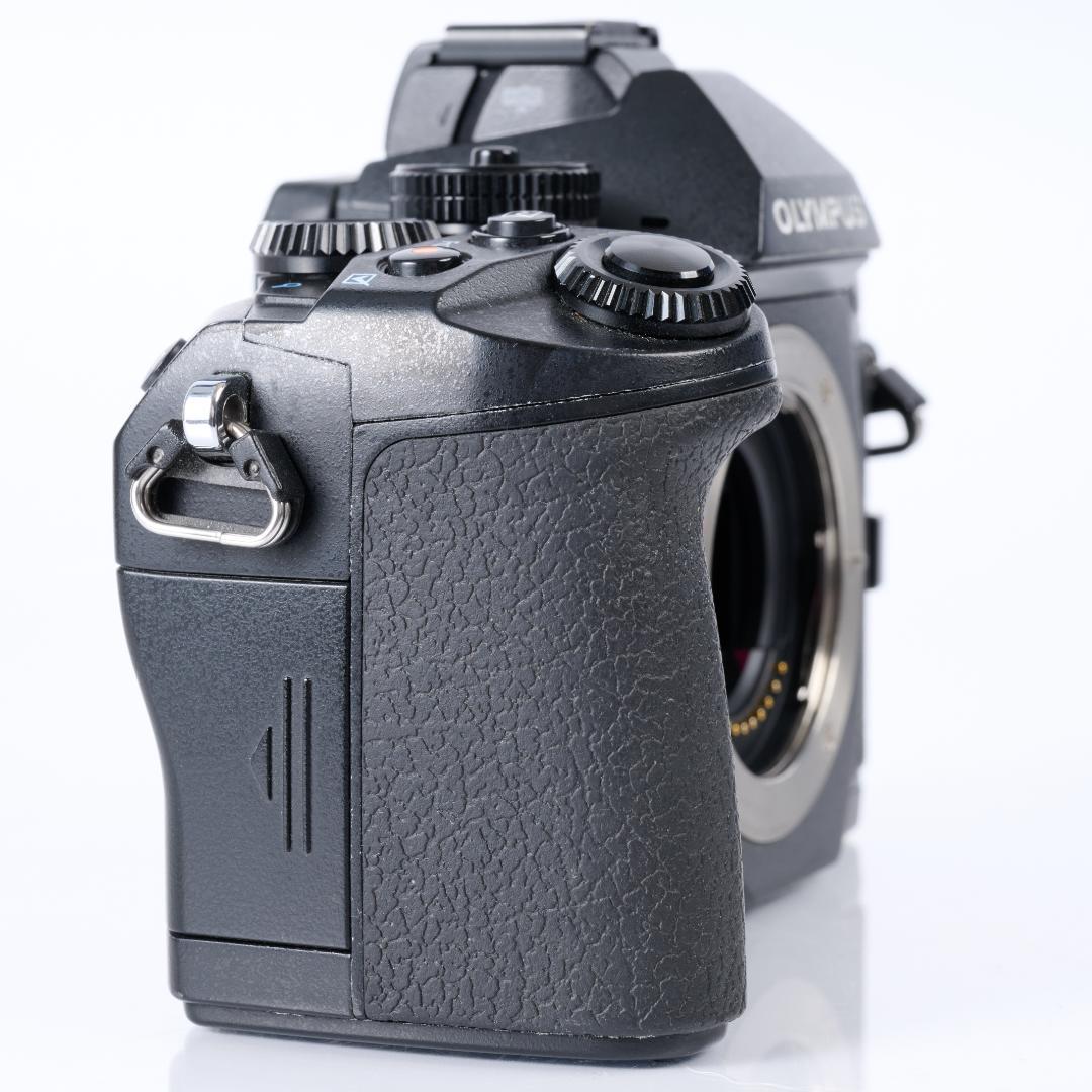 OLYMPUS OM-D E-M1 / ズーム＋単焦点１本ずつ 他付属品あり